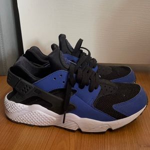 blue white and black huarache
